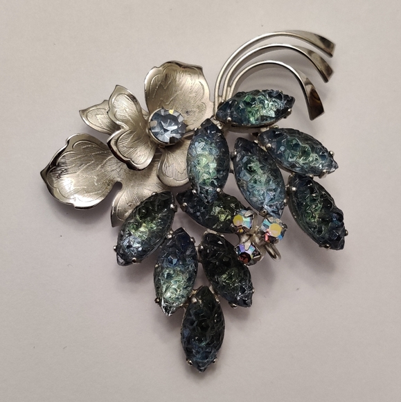 Vintage Iridescent Lava Glass Brooch - Picture 12 of 15